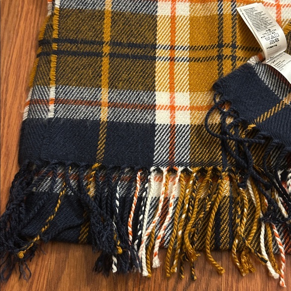 Old Navy Men’s Scarf - Picture 7 of 10
